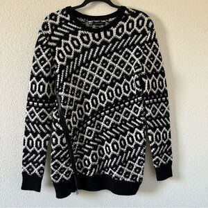 Ann Taylor Wool Blend Women’s Knit Tunic Sweater Medium Black White Geometric